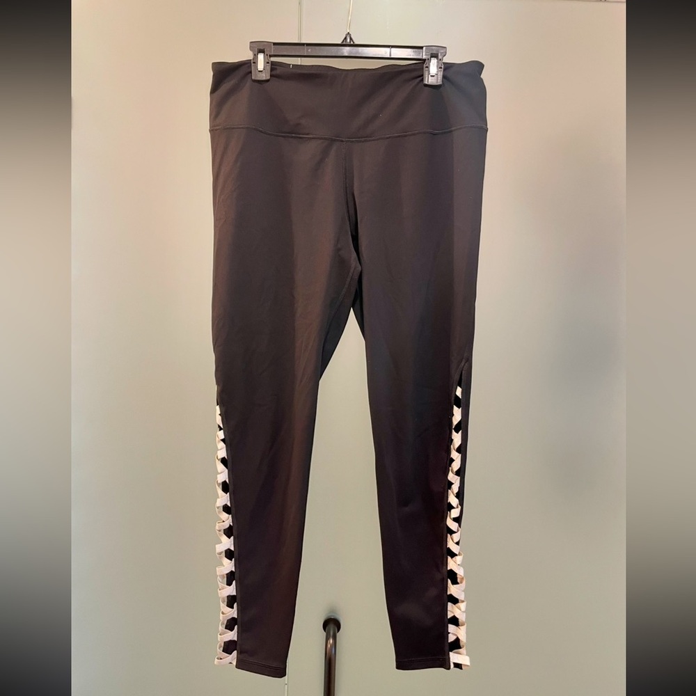 Victoria’s Secret Sport Knock Out Criss Cross Leggings